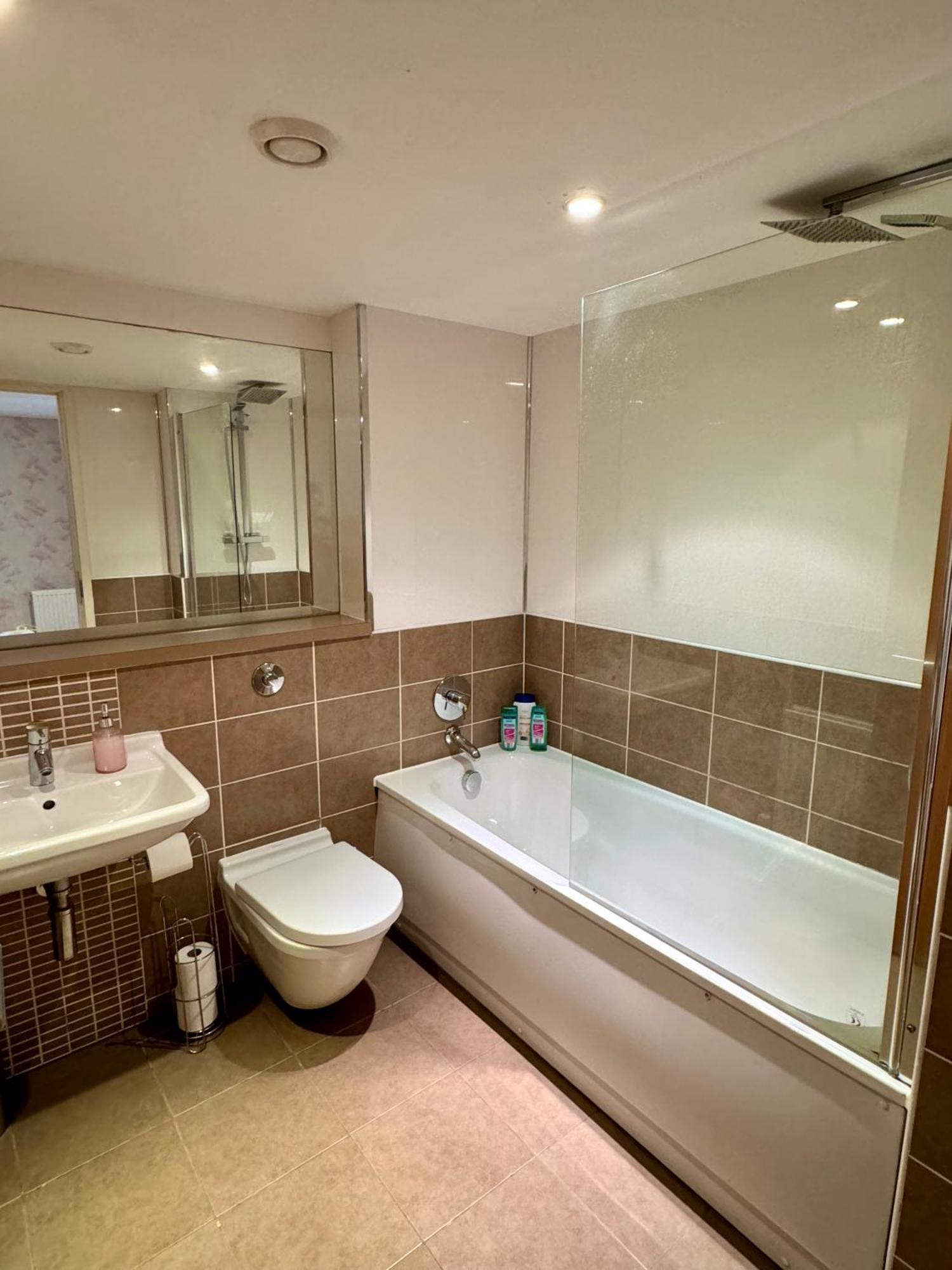 Merchant City Luxury 2 Bedroom Apartment With Secure Parking Available On Request กลาสโกว์ ภายนอก รูปภาพ